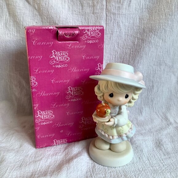 Precious Moments 115915 You Are the Apple of My Eye Figurine In Box - Picture 1 of 8